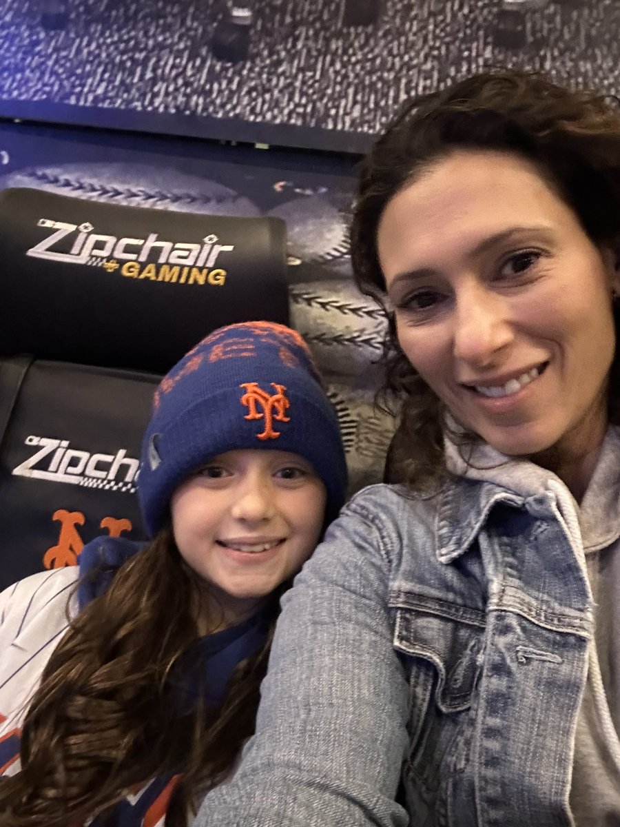 vanannran's tweet image. #metszipchairentry