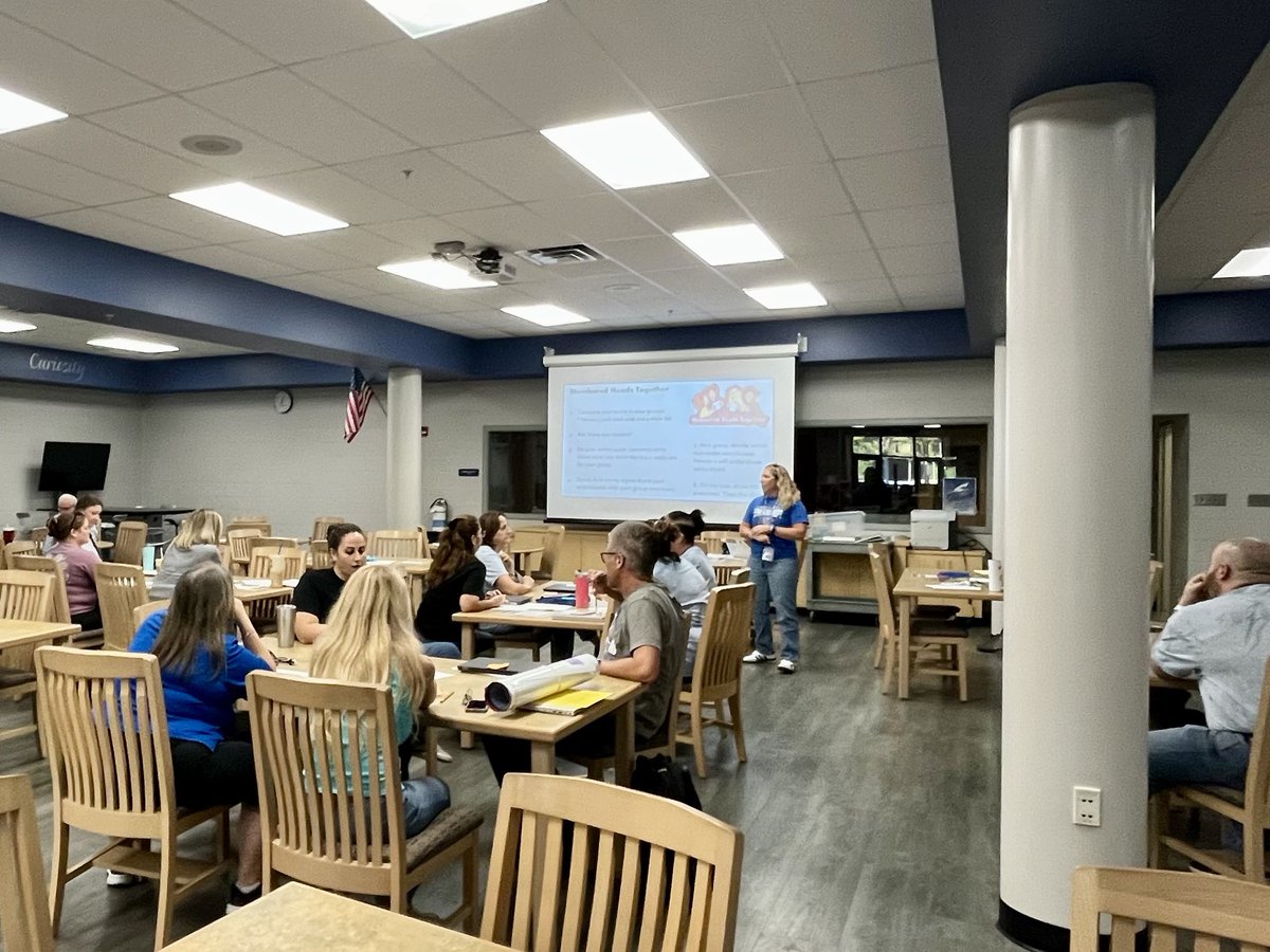 SuzanneStacey1's tweet photo. We had a great first professional development this morning, elaborating on engagement strategies! Thanks @AICEMarineAHS for doing such an amazing job engaging our teachers! 🦈 @AncloteSharks @HeatherRulison https://t.co/kEGjlizrjp