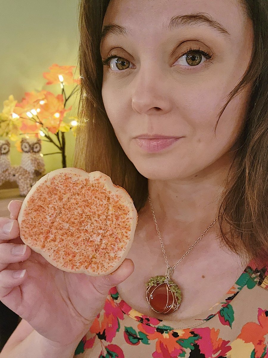 Jens_Starry_Sky's tweet image. Mood 🎃🍂🍁🧡 #FeelsLikeFall