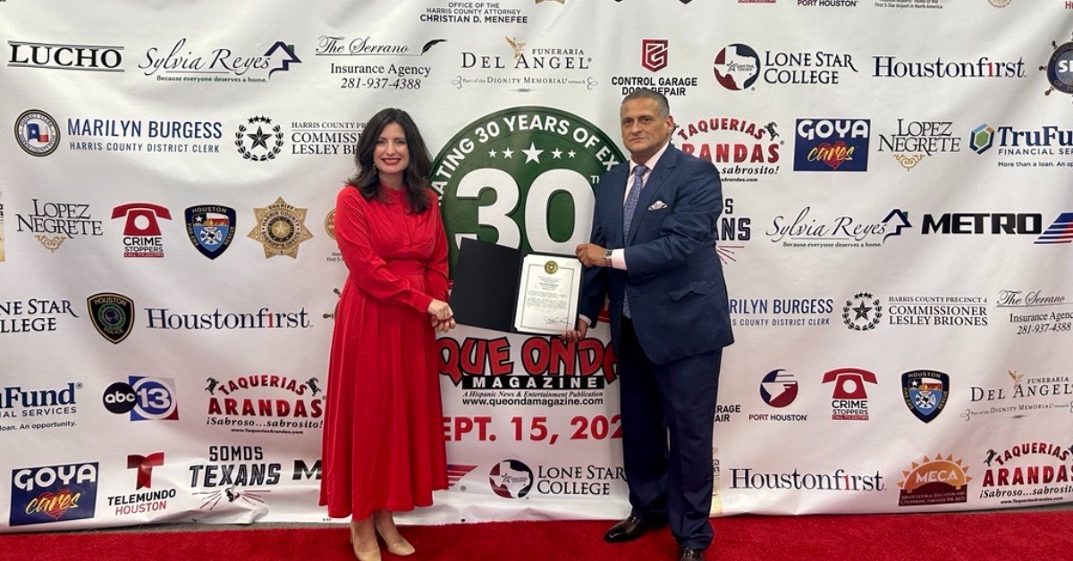 Tonight, Commissioner @LesleyBrionesTX honored ¡Que Onda Magazine! on its 30th anniversary, 

👉 @queondamagazine is Houston's oldest bilingual publication, and has an unwavering commitment to educating and empowering the Latino community. 

#HCPrecinct4 #HouNews