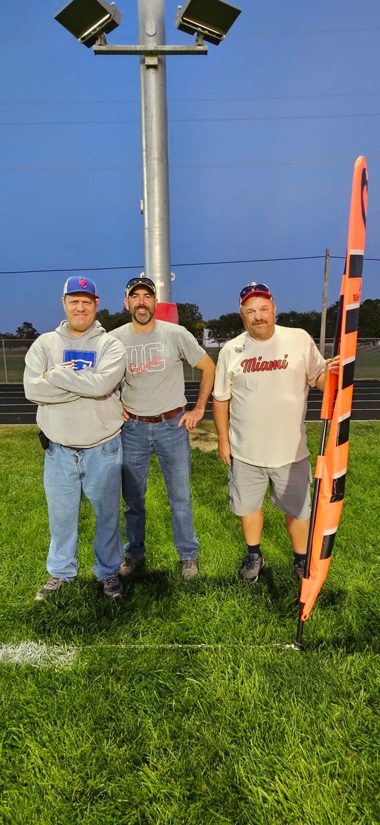 ucpatriotpress's tweet photo. Chain Gang Scott Buell, Levi McCashland, and Doug Swafford working hard tonight!!! 💪❤️🤍💙🏈 #UCus #UCcommunity https://t.co/zr62bXCt4j