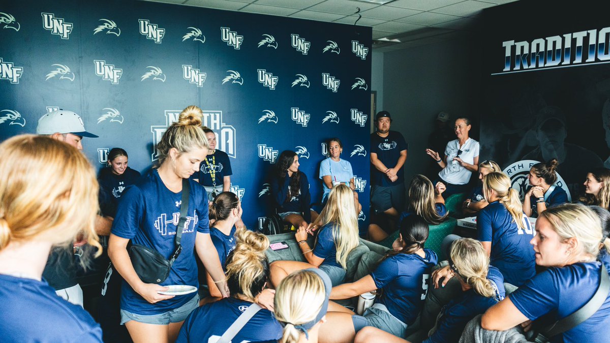 OspreySB's tweet image. Thank you @madisonschemitz for visiting our team and sharing your story with us!

We are excited for our partnership to spread @Join1Love’s message!

#BirdsOfClay // #MadisonStrong