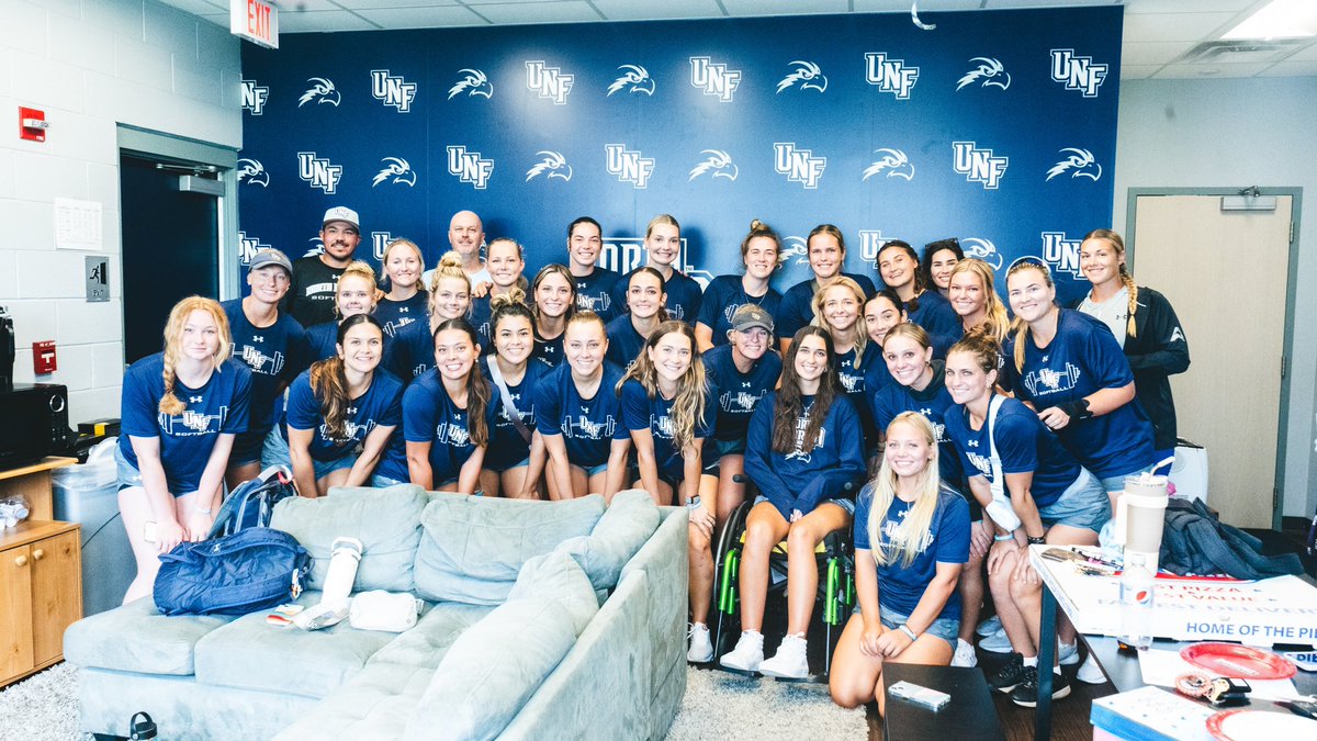 OspreySB's tweet image. Thank you @madisonschemitz for visiting our team and sharing your story with us!

We are excited for our partnership to spread @Join1Love’s message!

#BirdsOfClay // #MadisonStrong