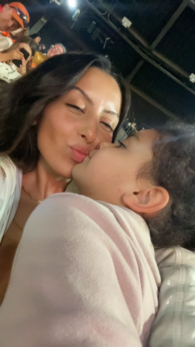 smaaverinaa's tweet photo. Small dump of mama and Alaina’s adventures over the last few weeks 🦋
Giants game, napa river walk, country in the park 2. Taking the vow to give you a life full of adventure and love. https://t.co/SpGkJYJvfV