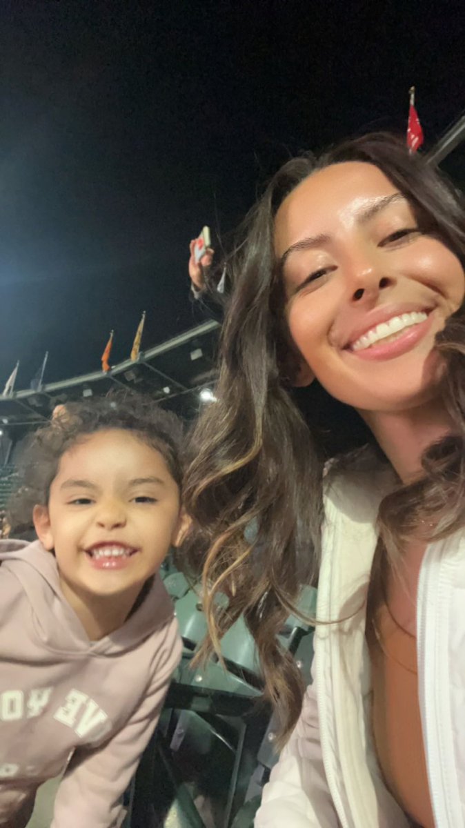 smaaverinaa's tweet photo. Small dump of mama and Alaina’s adventures over the last few weeks 🦋
Giants game, napa river walk, country in the park 2. Taking the vow to give you a life full of adventure and love. https://t.co/SpGkJYJvfV