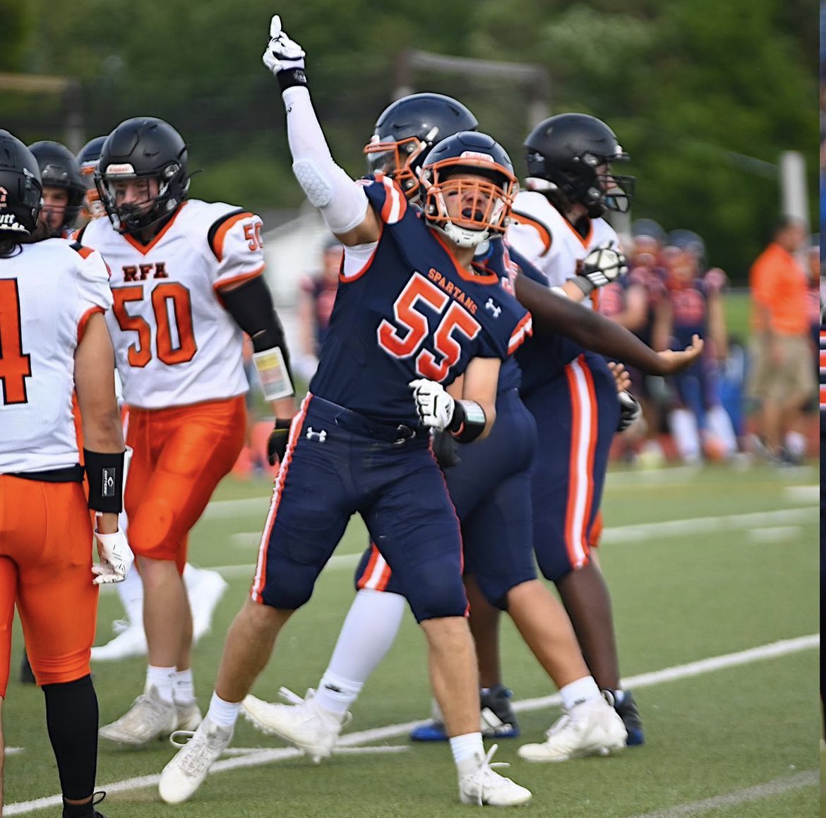 🏈 ESM leads Fowler 34-24 at the half.