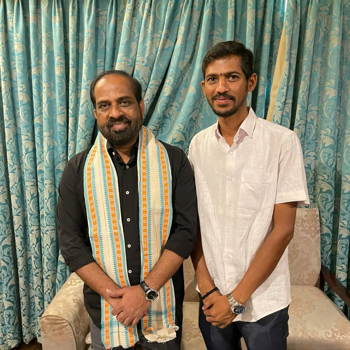 RayuduGampa's tweet photo. శ్రీరాముని వారసుడు
యువతకు ఆదర్శ ప్రాయుడు
జనం మెచ్చిన నాయకుడు
ప్రజా సేవకై పుట్టిన ధీరుడు
కడప పులి బిడ్డ మాఅన్న 
@satyakumar_y గారికి హార్దిక జన్మదిన శుభాకాంక్షలు 🎉🎈🎁🎂🚩
#HappyBirthdaySatyanna https://t.co/amxf56Di2K