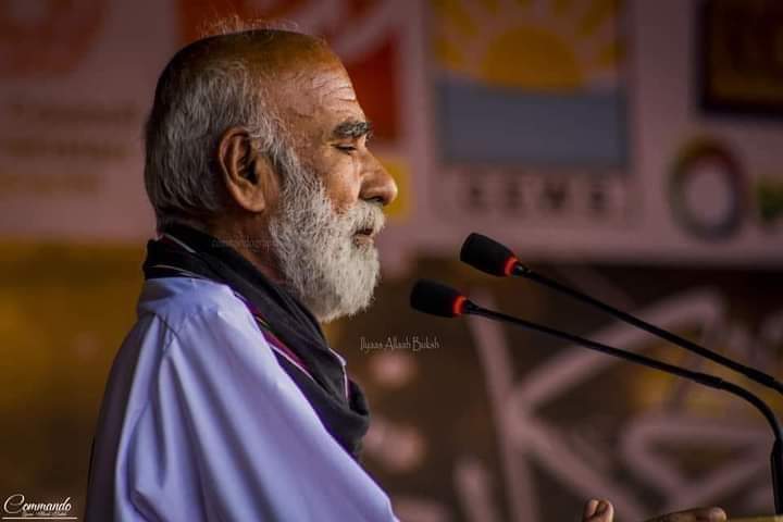 بِلّے مُرتان ءُ شُتاں ، من بَلے پہ جزم گُشاں
شهر ءِ دیوال ءِ سرا گال منی پشت کپ انت
Last man of burnt city..