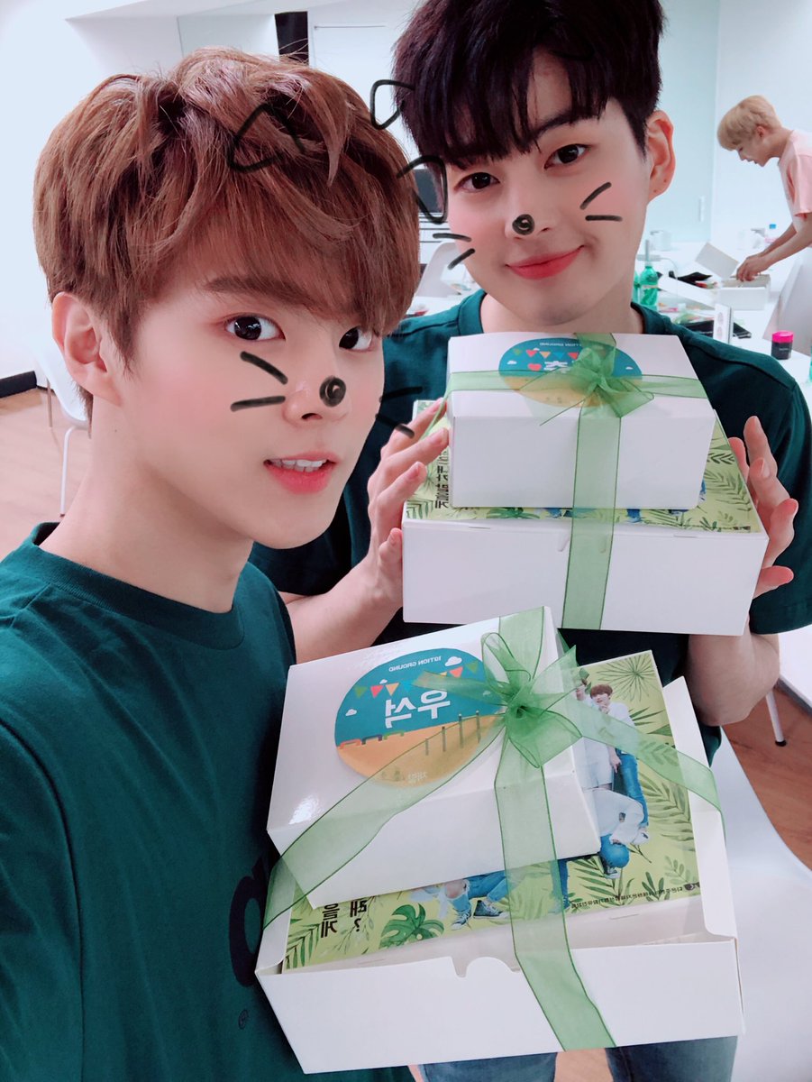 누미 tweet media