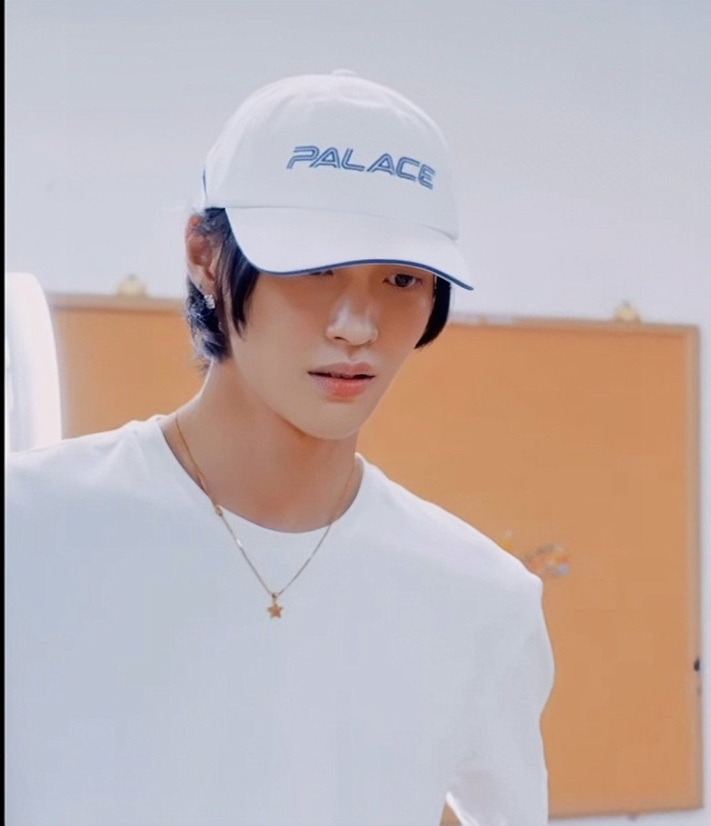 parkwonbinpics's tweet image. we should all think about wonbin in white cap and shirt everyday 🤧🤍