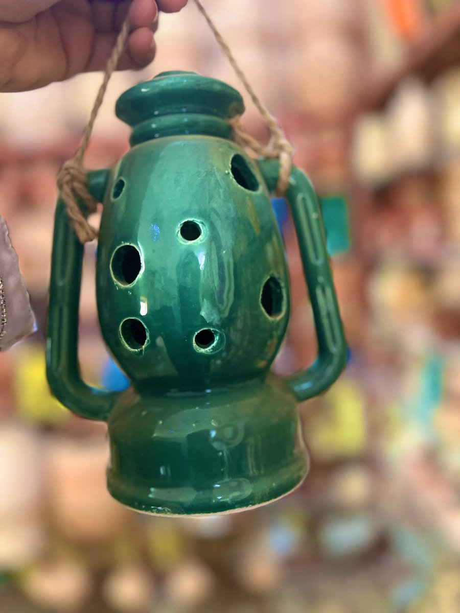 احيان اهني صاحب المال بالمال
واحيان اهني صاحب الفقر فقره

ترا اختلاف الحال حالن بعد حال
يعطيك فالدنيا مع الناس خبره 💥