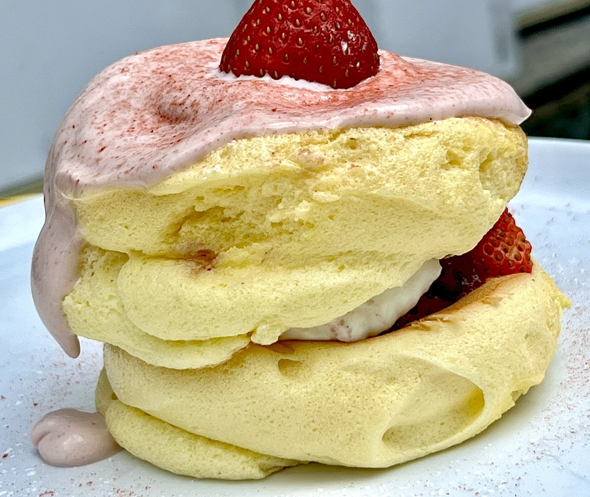 Nueva York en seis desayunos. De las tortitas con nata y mermelada, a los huevos fritos con jamón ibérico. Luces y sombras con la primera colación del día durante mi reciente viaje a la Gran Manzana. elpais.com/gastronomia/ga…