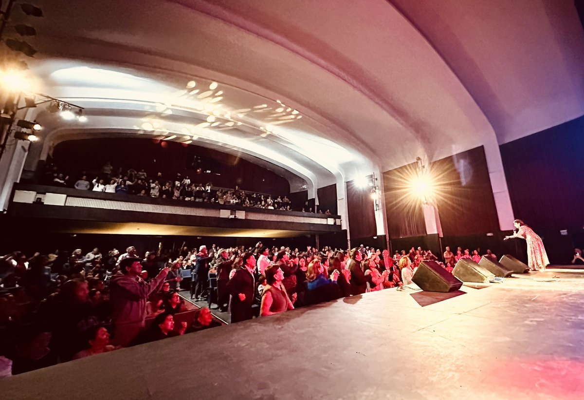 paulinatamayoec's tweet photo. Los Iracundos y yo celebramos el reencuentro con mi público de Quito desde el Teatro San Gabriel con casa llena. Fue una noche inolvidable. Siguiente parada -> Loja 💪 #paulinatamayo #losiracundos #quito #SoldOut https://t.co/WpAXoqAMzw