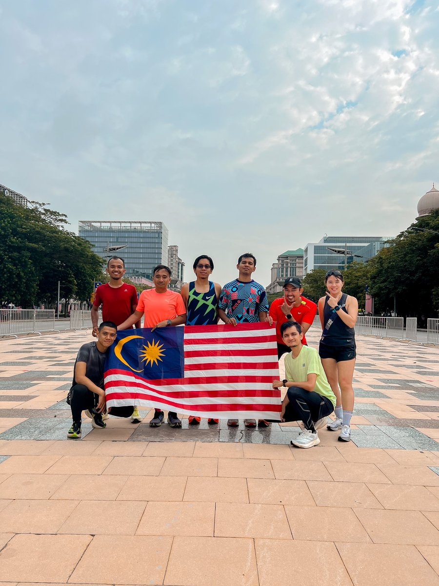 nazmihalim_'s tweet photo. September #16 - W20D6 30K Long Run
Last long run before race day!
2K WU
3:1 MRP x 6
3K CD
Thanks @safawizainal , @faridkamarul , @AlifLifz & Moose tag along
cc @ZyazidJ , @4212_runs & @muhamadfikri23
259/365
#runstreak
#MenujuKLSCM
#keepgrinding
#beatyesterday https://t.co/zBx1Dor0Ox