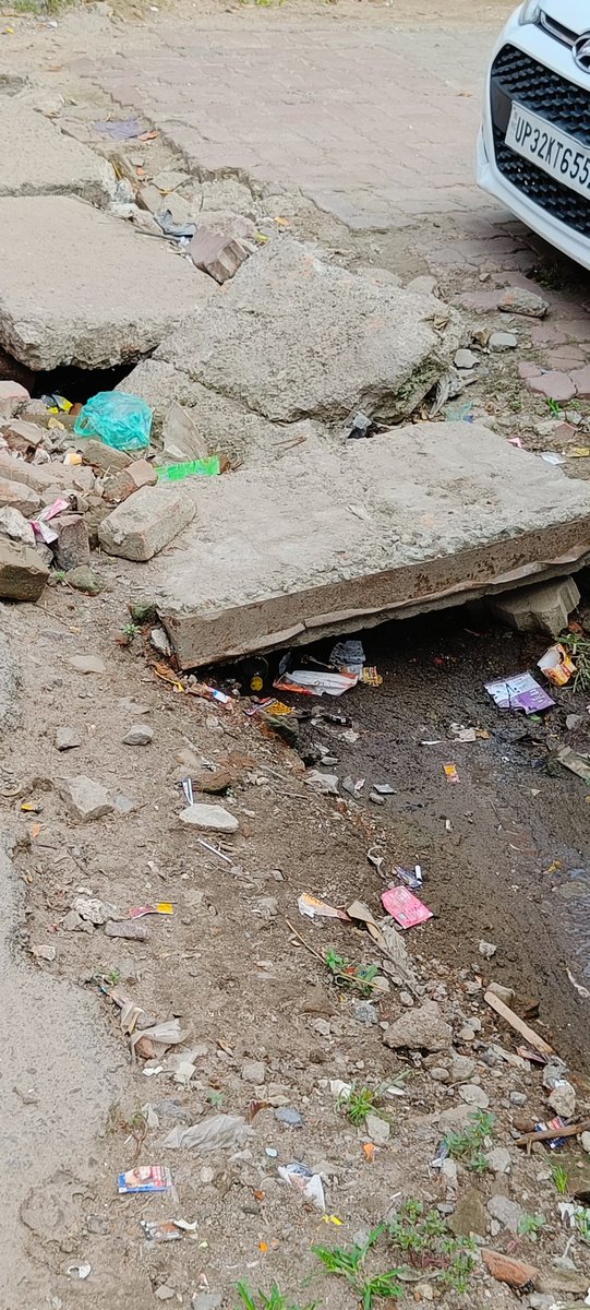 YouvaFoundation's tweet photo. Authorities please look into it.
Noone is bothering to get it only repair. Ye hamara #SmartLucknow hai.
#DrManjuTandon Thakurganj
@narendramodi
@myogiadityanath
@myogioffice
@DrNeerajBora
@AdminLKO
@nagarnigamlko
@rajnathsingh
@amanajaykapoor
@kapoorajay https://t.co/bX9Awrhv1H