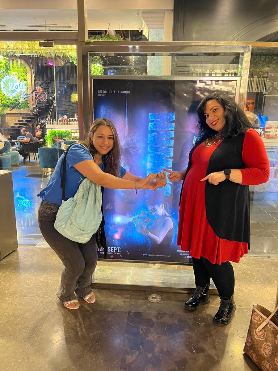 Manar_Gaber's tweet photo. @iamsrk Mere beta was kicking inside my belly when Zinda banda played. She was watching and dancing from inside. Soon inshallah, you will meet your youngest fan. Like Mum like daughter 🥰
@SRKUniverse @SRKCHENNAIFC @Atlee_dir @RedChilliesEnt @anirudhofficial @Hanady0Hanady https://t.co/qnLEno8WqA