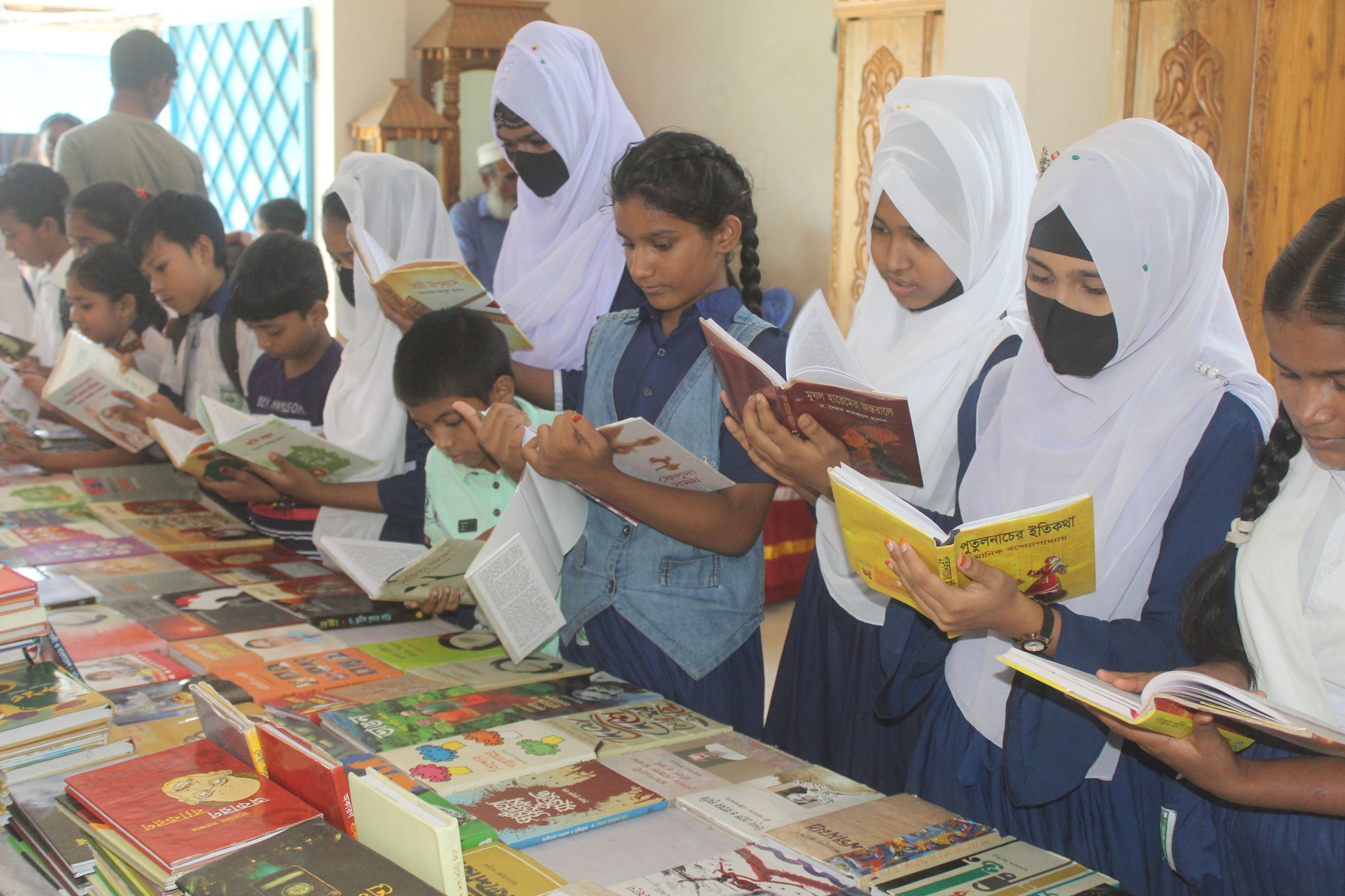 ফুলকুড়িঁ কলেজিয়েট স্কুলে বই মেলা অনুষ্ঠিত
