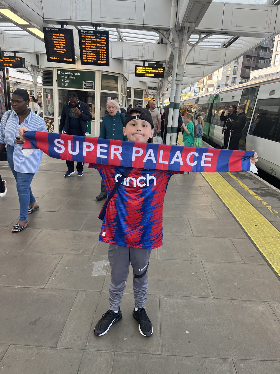 WhyteleafeEagle's tweet image. 🚨Free Giveaway🚨
I’m going to give away this silk scarf if #cpfc beat Villa today.
All you have to do is like and retweet this tweet
*must live in the uk
Good luck ❤️💙
#UTP