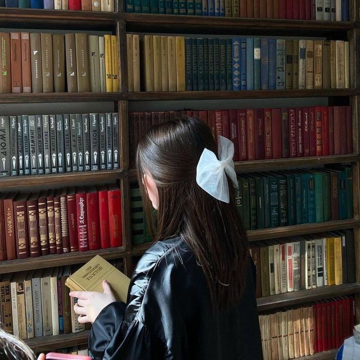 ; Ku Kira Kau Rumah

"Aku memang menggenggam raga mu namun tidak pada hati mu."

─ Doyoung au by ©caeryongi