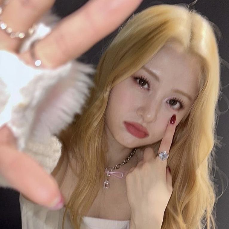 jiungswifee's tweet photo. hii im lyn and i’m looking for interactive moots!

- she/her 16
- new to #kpoptwt   
- ults r aespa, p1harmony, ive, zb1, and le sserafim! 

↻ / ♡ to be moots https://t.co/svGr7fWyF7