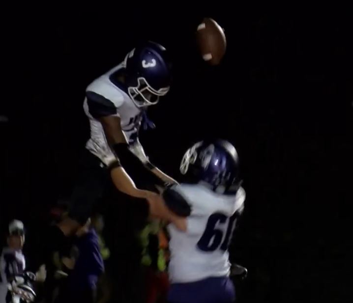 DUTCH DOWN THE DOGS!

<a href="/mocfvFootball/">Dutch Football</a> struck first and never let go of their lead, earning their first win over Le Mars since 2015!

WATCH HERE🏈⏬
siouxlandproud.com/sports/local-s…