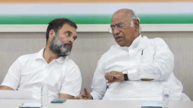thenewspeddlers's tweet photo. Congress top panel meets in Hyderabad today, focus on elections in 5 states. #Congress #TopPanel #HyderabadMeeting #Elections #FiveStates #PoliticalStrategy https://t.co/eSVPMd0X0s