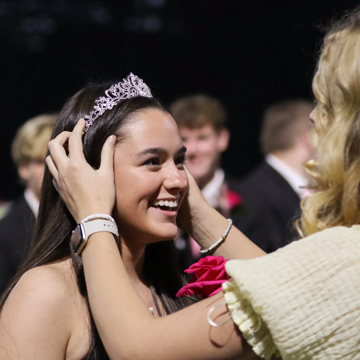 McNicholasHS's tweet photo. Congratulations to our Homecoming King Joey and our Queen Maria! https://t.co/XgWqJdZEgH