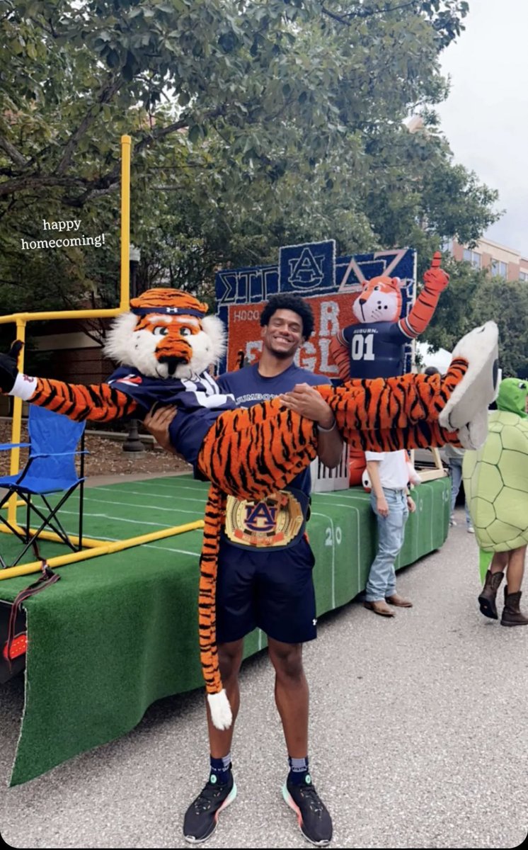 Dylanupnext__'s tweet photo. Happy homecoming! https://t.co/V0wRMAYOgI