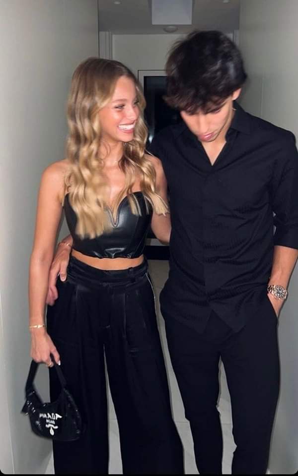 SomosAnalistas_'s tweet photo. ¡VIVA EL AMOR! 😍

Joao Félix volvió con su ex novia

Lo ha engañado 3 veces https://t.co/sWMmkGWMI7