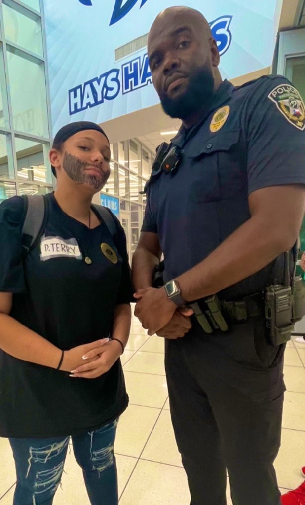 OT_CISD's tweet photo. What's better than one Officer Terry? Two! 👮🏾👮🏾 https://t.co/cR49DnCZQG