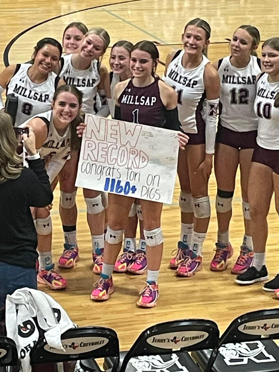 Our Lady Bulldogs lost a battle tonight vs Brock, but showed their fight the entire match!
17-25, 25-20, 28-30, 15-25
Congratulations to our Sr. Libero, Tori Sargood, for breaking TWO SCHOOL RECORDS in tonight’s game! 🎉 with her 38 dig performance, she not only surpassed the..
