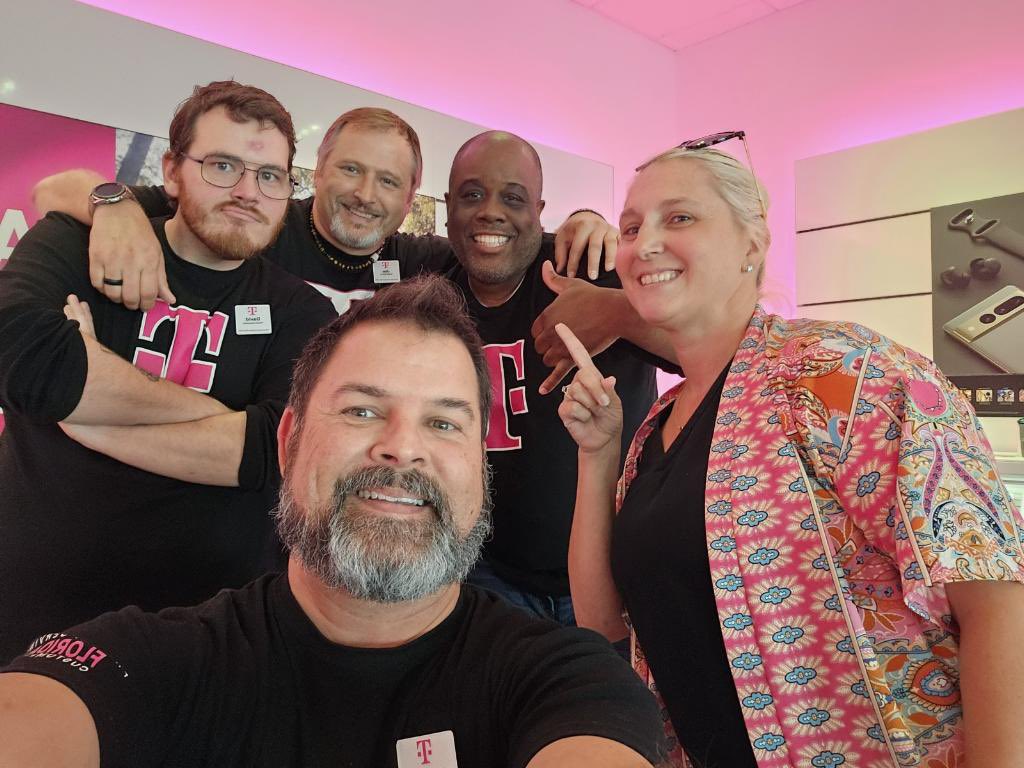 Celebrating our newest #Honeybadgers on this Fri-Yay in Pensacola. Welcome Nick and David to the team. 

<a href="/MitchClabeaux/">Mitch Clabeaux</a> <a href="/emilynellf/">Emily Fyne</a> <a href="/JohnTedder10/">John Tedder</a>  <a href="/Kristin_Graham7/">Kristin Graham</a>