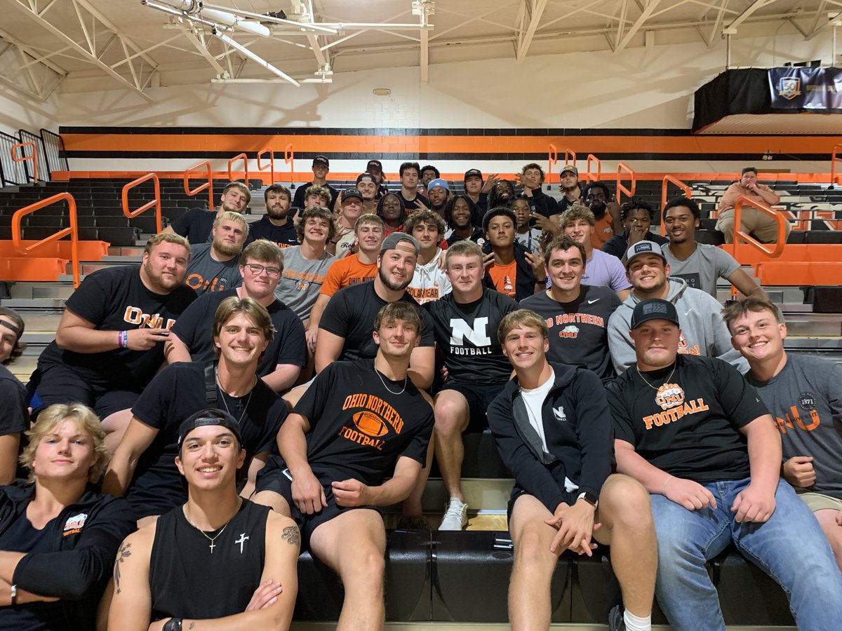Congrats to <a href="/ONUVB/">Ohio Northern Volleyball</a> on a big win tonight vs. CWRU. <a href="/OhioNorthernFB/">Ohio Northern Football</a> had a great time watching the Polar Bears get it done. #BearsSupportingBears #LehrCup