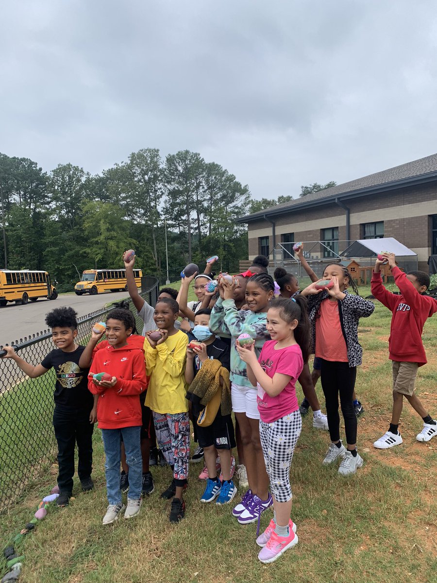MandyDuckett's tweet photo. This week we painted painted rocks and added them to Clayton the snake @BPESArtsAcademy! #BPInspired https://t.co/PYO8JHmZEx