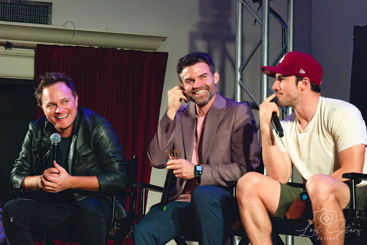 Oldbroad67's tweet image. RNM's own Michael Trevino aka Dr. Kyle having fun with former castmates!  Miss him and entire cast from ROSWELL NEW MEXICO!!!
#NetflixSaveRoswellNM  #SaveRoswellNM  #RoswellNM   @hulu  @SYFY @amblin  @WBHomeEnt  Loss of Series ROSWELL NM is a COSMIC CATASTROPHE!