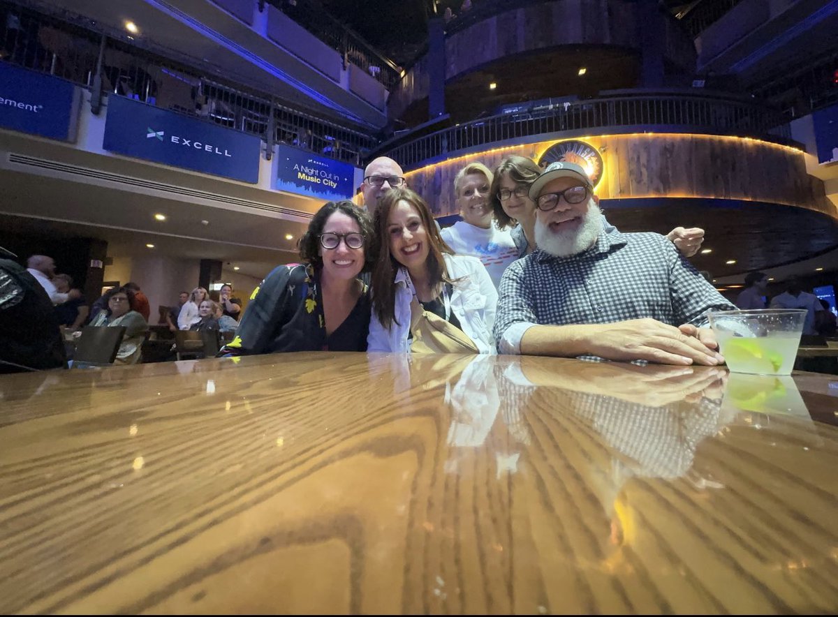 BionicSocialite's tweet image. Stole this photo from @IdeaDecanter because this is an awesome memory of #EXCELL!  @MattHalloran_ @LauraGarfield @DeirdreVanNest @DarrellMobilePT