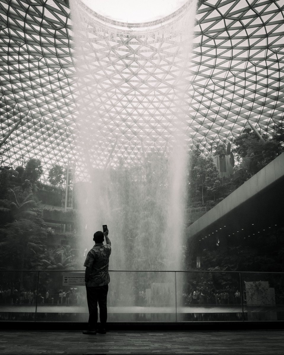 DH_Photos_'s tweet photo. He was sharing video with family back home.... #PHOTOS #photographer #streetphotography #photograghy https://t.co/KMzRkfsk3r