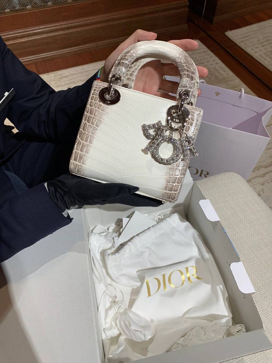 LivingColor__'s tweet image. I like it, will anyone buy it for me?