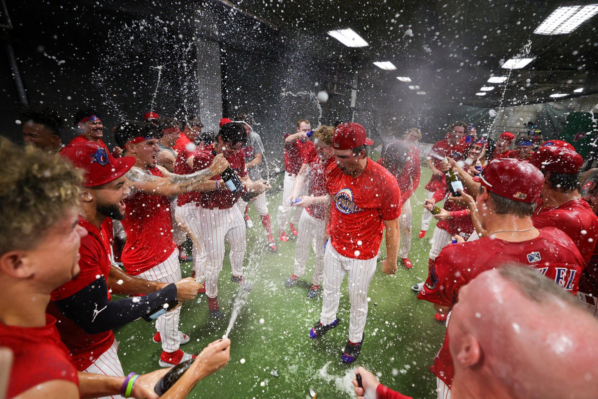 Threshers's tweet photo. Tonight's Forecast: 100% CHANCE OF SHOWERS 🍾 https://t.co/W2mx2Sa5Vi