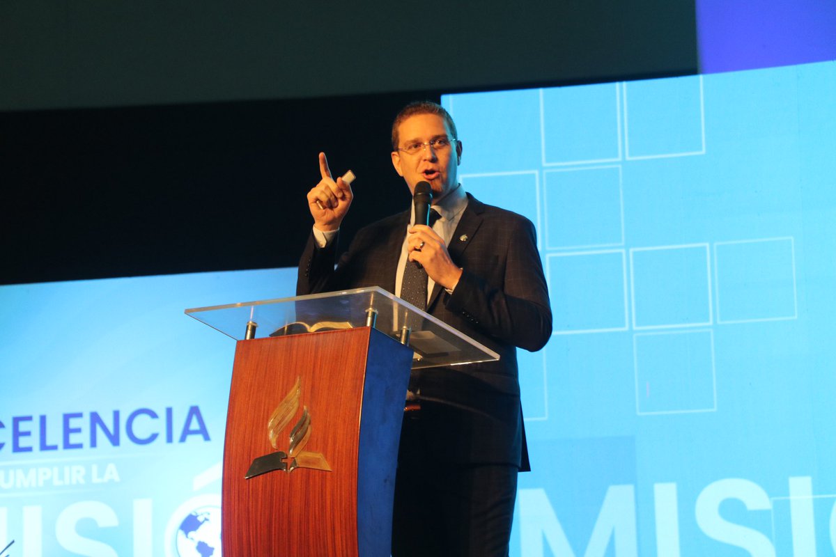 ✅ Pr. Bruns Dieter expone el segundo seminario del Encuentro de #SecretariosDeIglesia 🇵🇪 enfatizando la misión y el voluntariado.   ✈️🌎