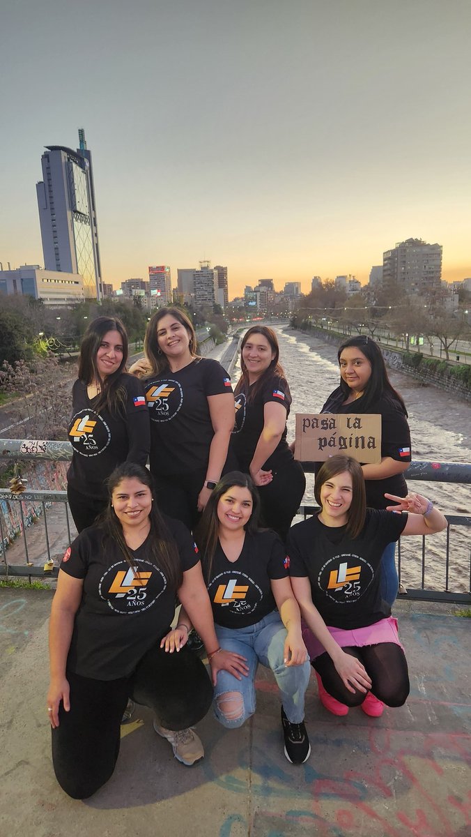 FCOFONSICHILE's tweet photo. @LuisFonsi Tambien es nuestra preferida 💗#Fonsi25años #LF25años https://t.co/Vc0JAnE4Gu