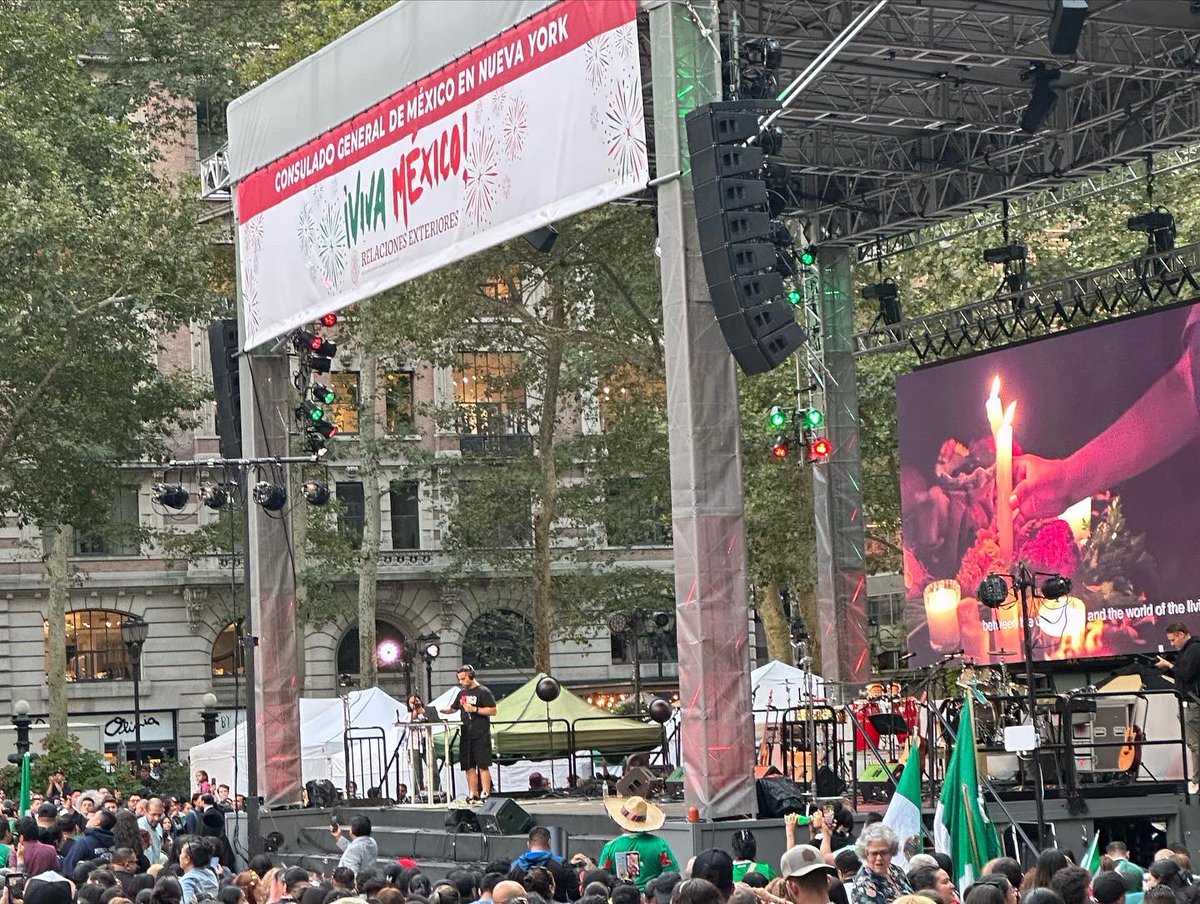Enrique Chavez (@mr_echavez555) on Twitter photo Happy Friday from #newyorkcity #bryantpark #elgrito #IndependenceDay2023 #🇲🇽 Happy Friday from #newyorkcity #bryantpark #elgrito #IndependenceDay2023 #🇲🇽