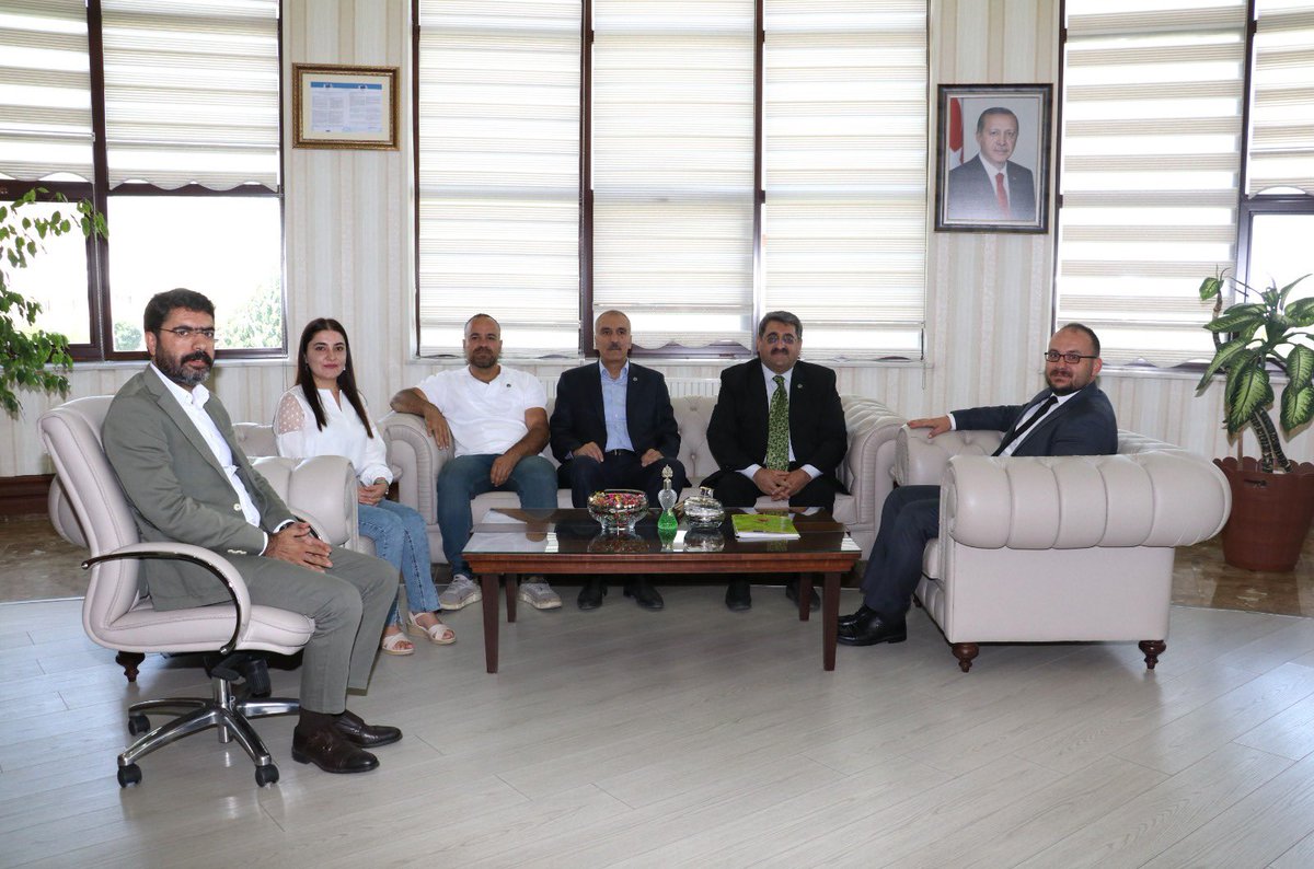 Dernek Yönetim Kurulu ve üyeleri olarak Muş Alparslan Üniversitesi Rektörü Prof Dr Mustafa Alican’ı ziyaret ettik. 

Üniversitenin Muş halkı için karşılığı olacak şekilde bir hizmet vereceği yönünde bilgi edinmemiz ve nazik misafirperverliği bizleri ziyadesiyle memnun etti.