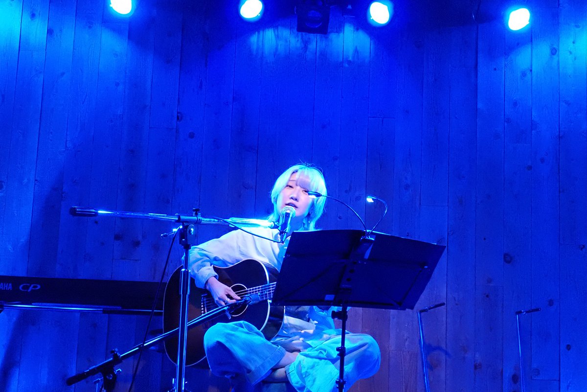 4qnZfwttgh9dJyV's tweet photo. 9月15日 代官山NOMAD
あたしの推しに #mouca @aa_mouca さんが加わりました。
青い世界の歌、なんですよ。
あたしが遅れて着いたので途中からでした。 https://t.co/ePLb8h0Q5n