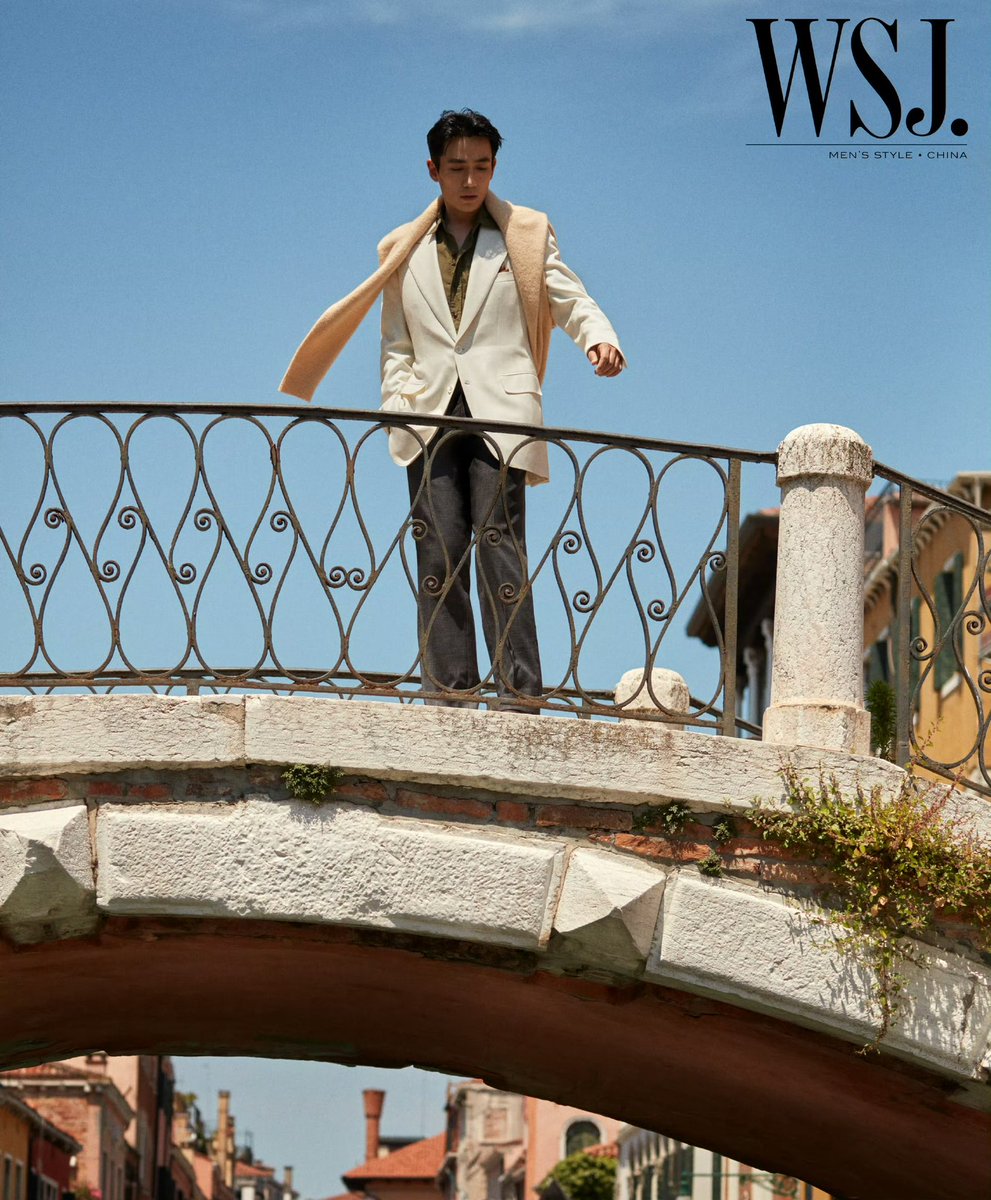 เปิดพรีจ้า!! นิตยสาร WSJ ปก #ZhuYilong 
🌸นิตยสาร + โปสเตอร์ Official 1 ใบ (พับ)
🌼ราคา 350฿
📬รวมส่งลงทะเบียนแล้ว
💌สนใจ DM มาได้เลยจ้า

#朱一龙 #จูอีหลง #จูอี้หลง #หลงเกอ