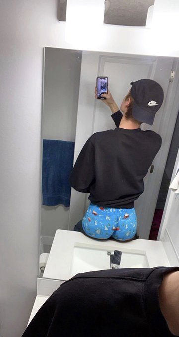 Been doing my squats https://t.co/2VcaqqhRVG
