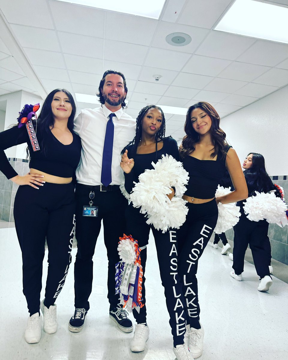 Desigo13's tweet photo. Nothing but love here at
E🧡A💜S🧡T💜💜L🧡A💜K🧡E!
#TeamSISD
#EndlessOpportunities
#Homecoming2023
#FalconTradition https://t.co/sbQlYmJd9L