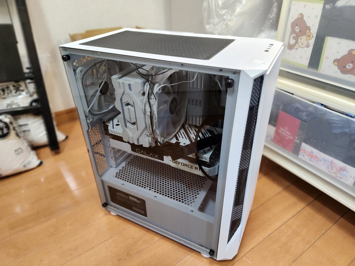 tomatojuice_7's tweet photo. 動画には撮ってないけど(ニコ生のみ)裸族だった自作PCをEnermaxのケースに収納完了～。これからペリフェラルケーブル買ってくるわo(^o^)o #自作PC https://t.co/ajtFRVSqAd