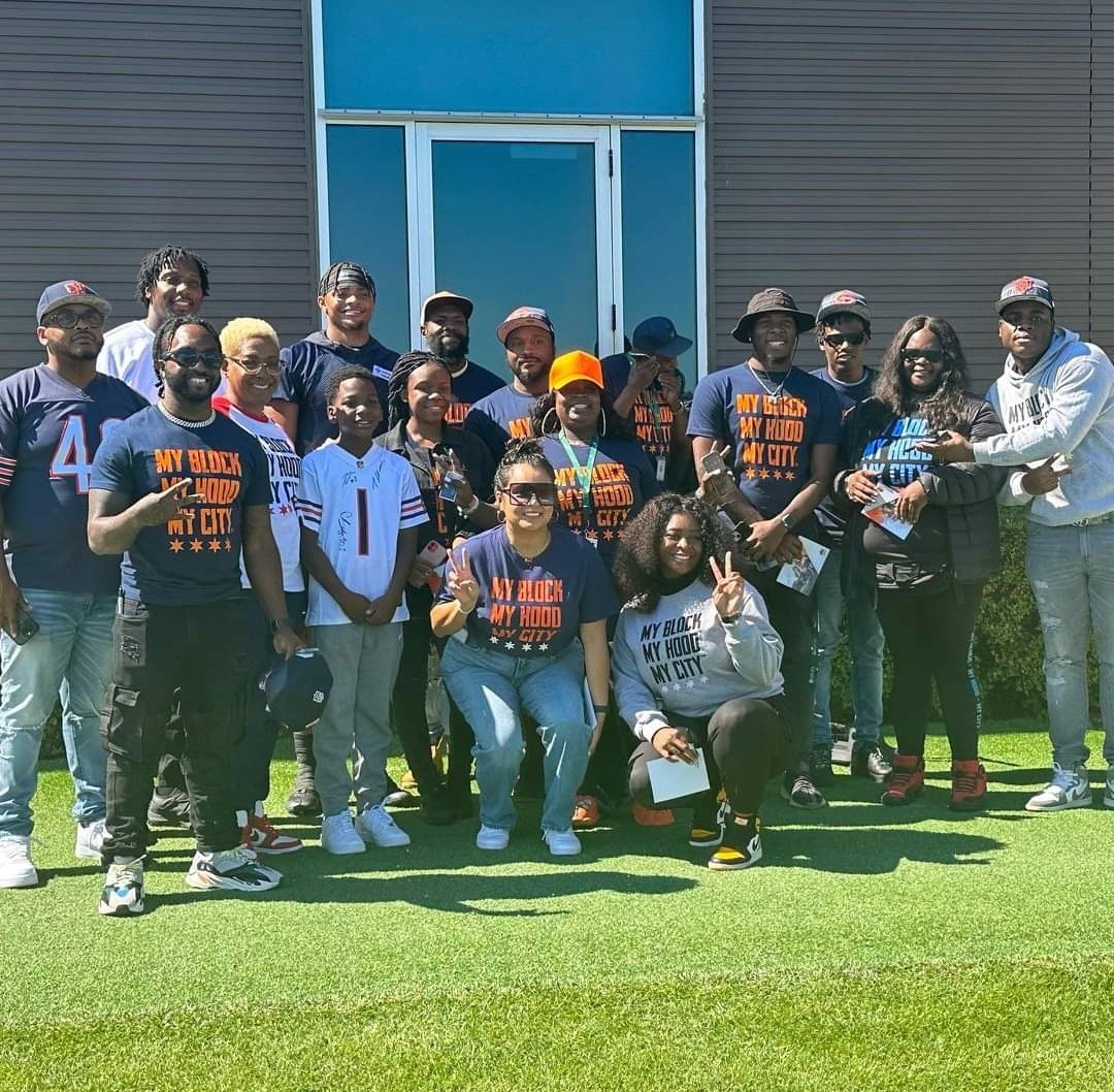 REMILOVESPORTS's tweet photo. My Block My Hood My City @mbmhmc Jahmal Cole was at Halas Hall today #NOWTHATSWHATSUP😁 @ChicagoBears 🐻🔽 🔹🔸 https://t.co/xecXhjSinE