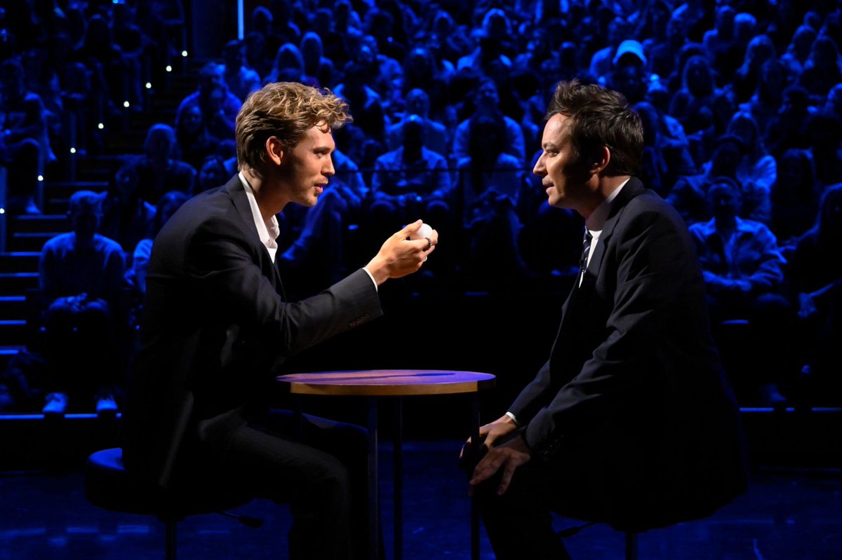 RPNBC's tweet image. © #NBCRP › 📺 › Talk Show › #RPFallonTonight

𝗗𝗮𝗻𝗶𝗲𝗹 𝗗𝘂𝗳𝗳𝗼𝗿𝘁 (@gxldensolstice) talks about #RPElvisMovie and more on The Tonight Show starring Jimmy Fallon. 🌌